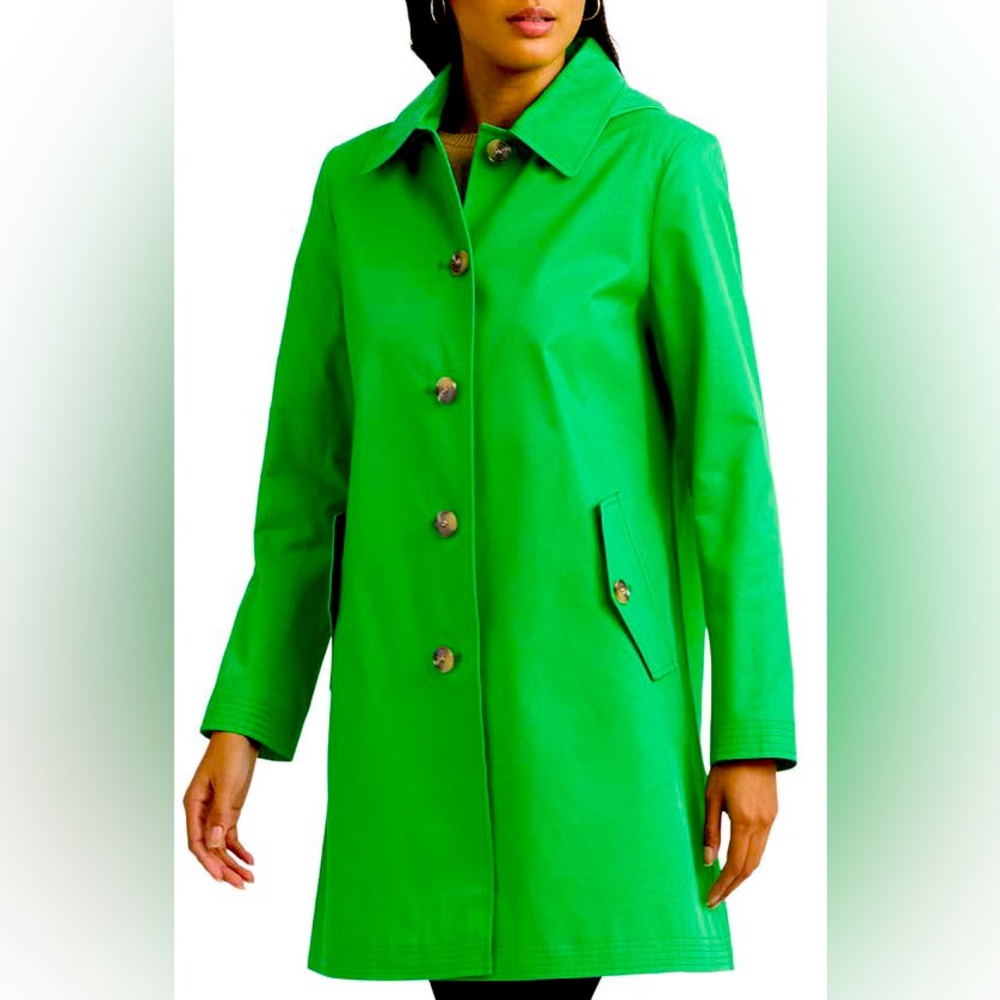 Ralph Lauren rain/shine lightweight coat with lining and detachable hood.